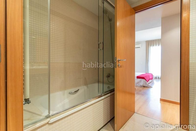 Foto 6c3156e7-f547-40d6-8d91-123774483d6f. Pis amb calefacció a Eixample Sud-Migdia Girona