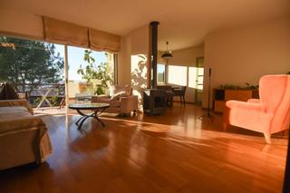 Rent Flat in Montjuïc. Alquiler de temporada amplio y luminoso piso en montjuïc girona