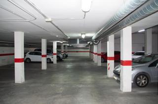 Aparcament cotxe a Calle castillo de velez blanco 1. Plazas de garaje dobles con ascensor en boulevard de huercal de
