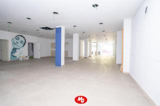 Local Comercial  Calle calzada de castro. Local comercial de 259m2 en calzada de castro con escaparate de