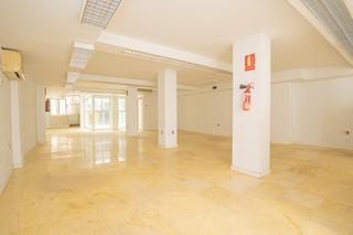 Local Comercial en Calle real 5. Local comercial de 679m2 en calle real almera