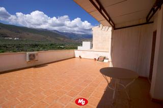 Casa a Abla. Abla  casa del 2007 vistas despejadas  terraza 60 m2  4 habitaci