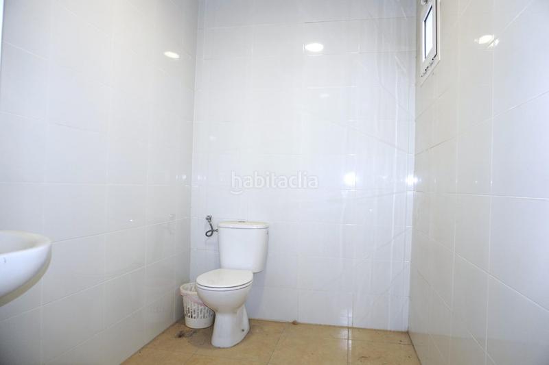 Foto 2bb43afe-6941-47d1-acf9-4a19d330e009. Location local commercial dans calle alcazaba de almería 32 dans Huércal de Almería