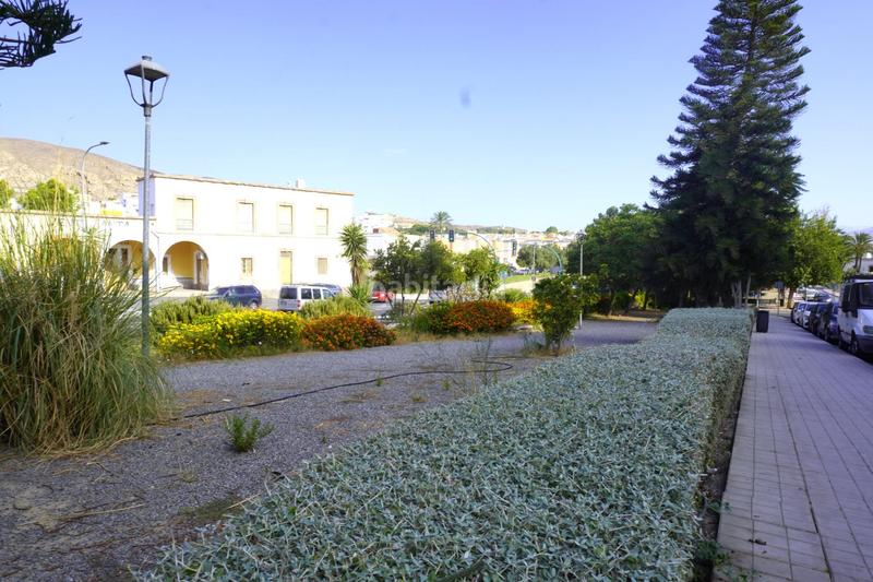 Foto f8f7307b-e3ae-403e-9fa6-449b03a952fd. Location local commercial dans calle alcazaba de almería 32 dans Huércal de Almería