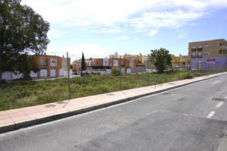 Terreny residencial en Calle clara lair 1. Terreno urbano directo  huercal almeria