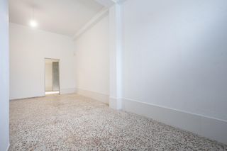 Business premise in Huércal de Almería. Huercal almeria local comercial  almacen 51,71 m2 útiles  baño