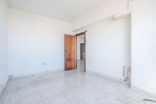 Flat in Plaza de Toros - Santa Rita. Piso almeria  plaza santa rita 4 habitaciones  baño  terraza acr