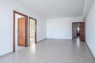 Appartamento in Plaza de Toros - Santa Rita. Piso almeria  plaza santa rita 4 habitaciones  baño  terraza acr