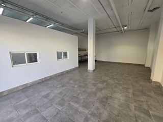 Business premise in Calle castillo velez blanco 23. Inversión con alta rentabilidad. local con posibilidad de cambio