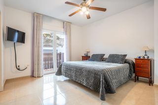 Casa adossada  Calle doñana. Huercal almeria  los pinos triplex en esquina  4 hab  2 baños  c