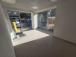 Rent Business premise in Calle esmeralda 1. Huercal almeria  los pinos alquiler local comercial esquina  esc
