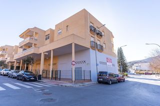 Rent Business premise in Calle alcazaba almeria 40. Alquiler   huércal almeria  local comercial en esquina 3 calles