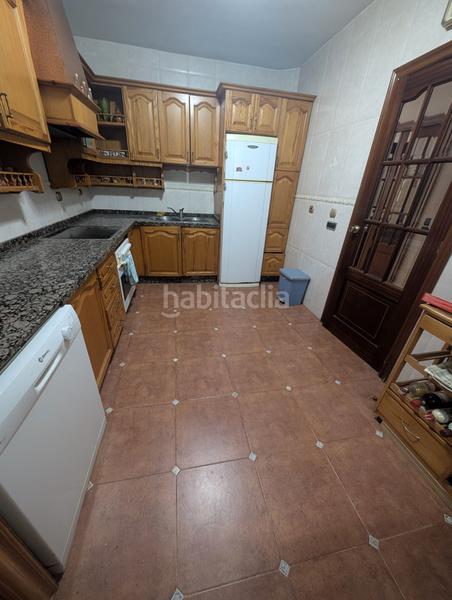 Foto cdebf288-35fe-440d-a478-6f48193780de. Casa adossada amb xemeneia calefacció aparcament a Lucena