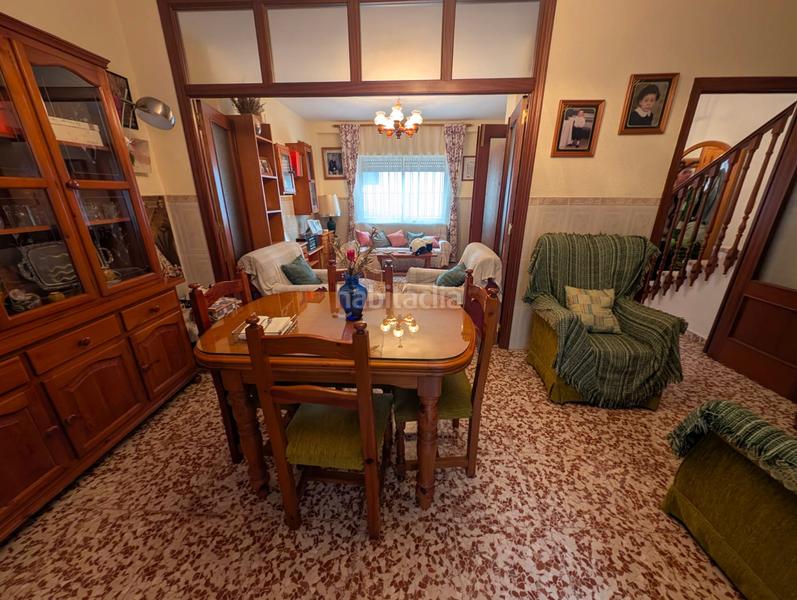 Foto 1cce60ac-01f8-4342-abce-04152fab2f21. Casa adossada amb aparcament a jardín Lucena Lucena