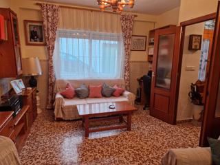 Casa adossada a Jardín Lucena. Casa adosada por el cuartel de la guardia civil
