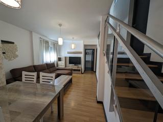 Rent Duplex in Las Tinajerías - Juderías. Piso duplex en con terracita privada