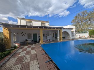 Xalet en Diseminado diseminados 1753. Chalet con piscina y jardines