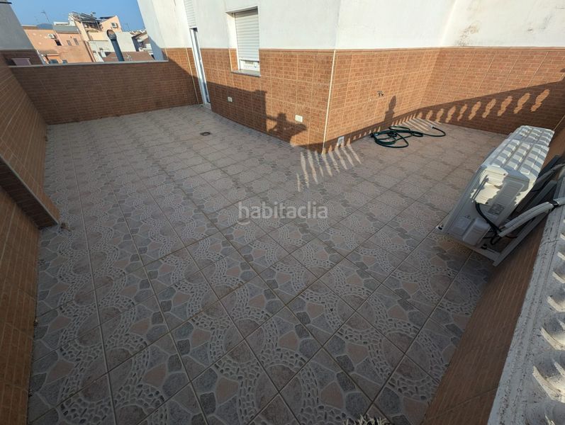 Foto b4fbecf5-14d8-49b9-97a2-e1316c018c34. Casa adossada amb xemeneia a jardín Lucena Lucena