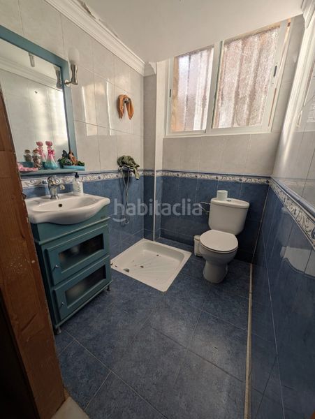 Foto ec2f9cd7-ac86-4e6c-88f8-d8b961ff2707. Casa adossada amb xemeneia a jardín Lucena Lucena