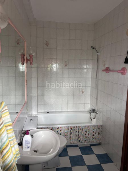 Foto 05a7f876-7c1b-4b3c-ab8f-a8c66d7476f8. Casa adossada amb aparcament a jardín Lucena Lucena