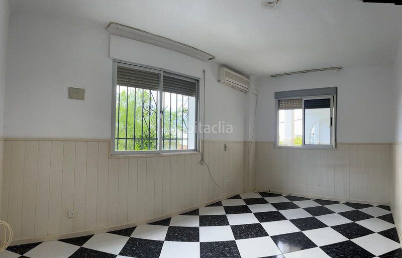 Foto 1d45dab4-9ba2-4400-a03e-d469bf213417. Casa adossada amb aparcament a jardín Lucena Lucena