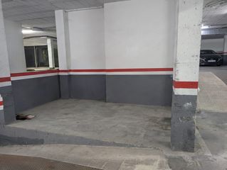 Aparcament cotxe a Poleares