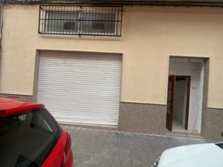 Local commercial  Calle lafora. Descubre este magnífico local en el corazón de la ciudad!