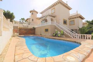 Chalet  Calle calle rubí. Villa en la zenia