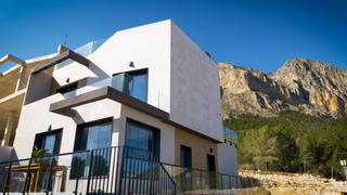Casa adossada  Avenida balcó del ponoig. Vivienda con piscina propia en polop