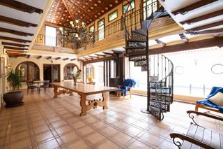 Xalet  Avenida norte. Increible local con vivienda y piscina