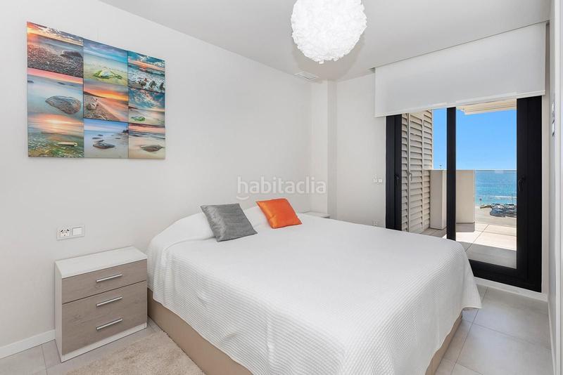 Foto 525cf152-609d-4e23-bf59-257a306cc712. Apartamento moderno apartamento en primera línea en Mil Palmeras, orihuela costa en Pilar de la Horadada