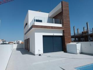 Chalet  Calle calle manuel de falla. Villa individual en daya nueva