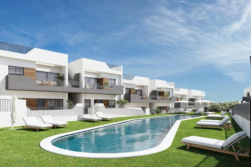 Foto 054608b6-0eaa-42ac-a9c8-7be59f606290. Casa bungalow en planta alta con terraza y solarium en San Miguel de Salinas