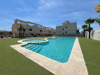 Maison  Calle salónica. Moderno bungalow con amplia terraza en pilar de la horadada