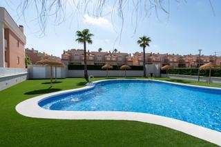 Casa adossada  Calle de antonia garcía andréu. Moderno bungalow en gran alacant