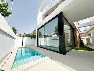 Chalet  Avenida de la rambla. Moderna villa en torre de la horadada