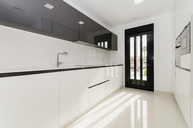 Foto cafdd9cf-dd64-4c24-b54c-e01b4a1dd207. Chalet con riscaldamento parcheggio piscina in Campoamor Orihuela