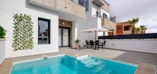 Chalet  Calle abubilas. Villa independiente en las lagunas de torrevieja