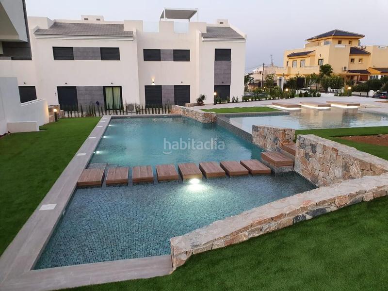 Foto 4efa418f-3f2c-4dae-8c92-09cc5b5bcfbb. Casa amb aparcament piscina a Los Balcones-Los Altos Torrevieja