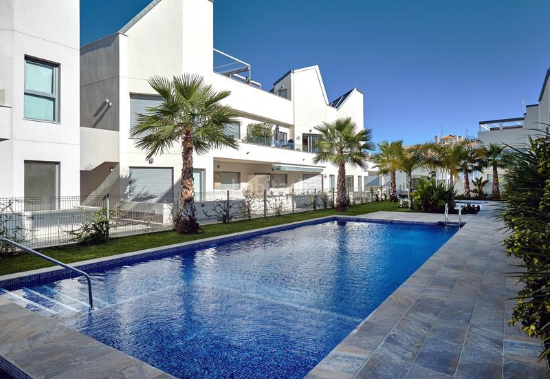 Foto 151fb941-39a5-43e3-ab60-88b6af792591. Apartament amb aparcament piscina a Playa de los Náufragos Torrevieja