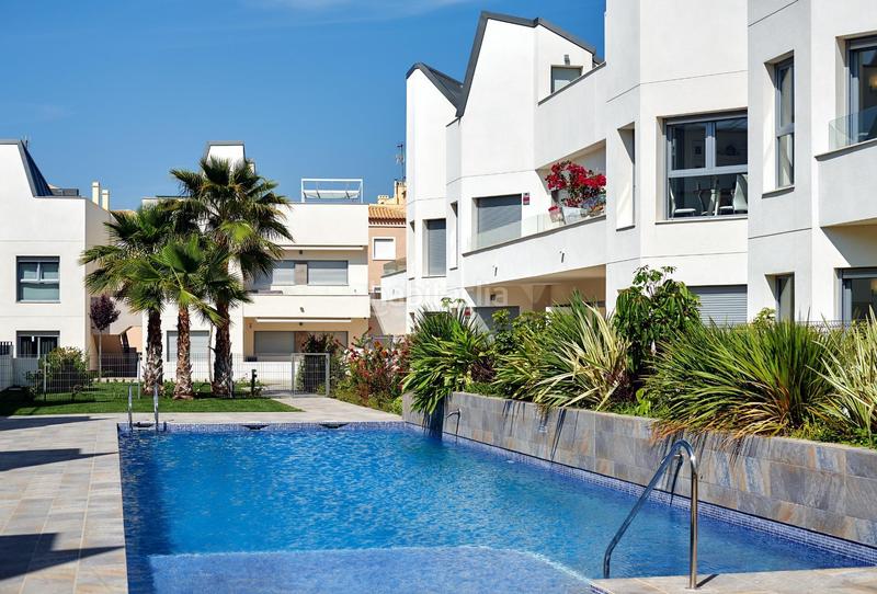 Foto 92ce303c-56d2-49a1-b491-ba5c6a4fcd95. Apartament amb aparcament piscina a Playa de los Náufragos Torrevieja