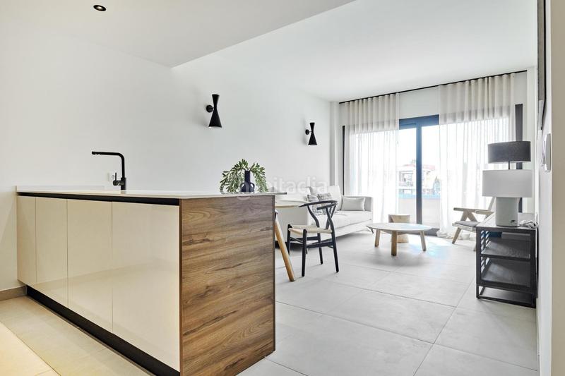 Foto 4ffbede8-9982-4983-bab3-cd4c0e08b0d3. Pis amb aparcament piscina a La Veleta Torrevieja