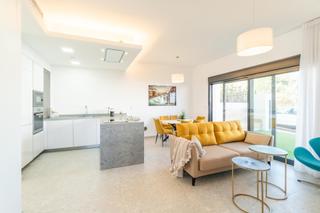 House  Calle calpe. Bungalow con terraza privada en los balcones, torrevieja