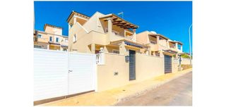 Chalet in San Miguel de Salinas. Chalet independiente con solárium y vistas panorámicas en el gal