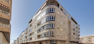 Apartament  Calle moriones. Acogedor apartamento de 2 dormitorios en torrevieja a menos de 7