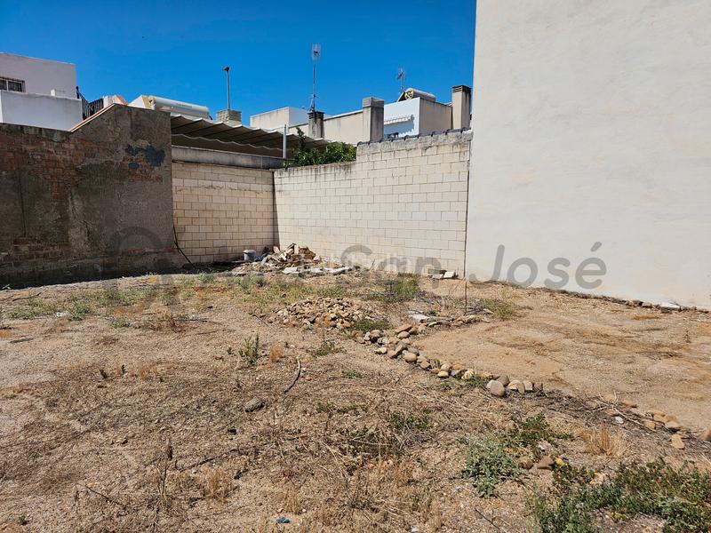 Foto 25aef702-b4be-4c31-a419-d7cd28c59174. Terreno residencial terreno en calle caldera. la rinconada. en Rinconada (La)