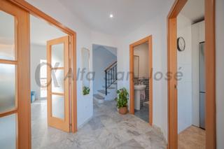 Maison jumelée à Alcalá del Río. Casa en venta en huerta del rey en alcalá del río