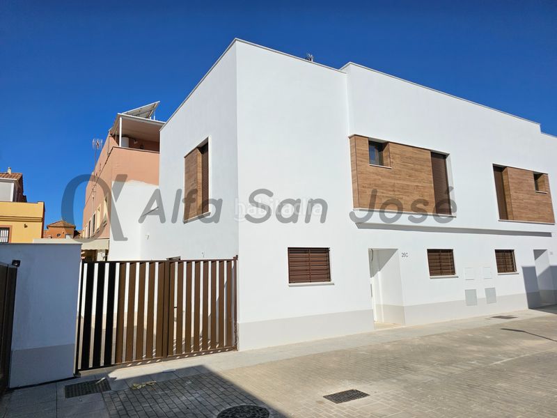 Foto 2b9c51f4-d584-42f5-9618-19e385ca6fca. Casa adosada  en venta en san josé de la rinconada en San Jose de la Rinconada