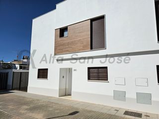 Casa adossada  Calle carretera bética. Casa adosada en venta en san josé de la rinconada