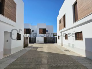 Semi detached house  Calle carretera bética. Casa adosada en venta en san josé de la rinconada